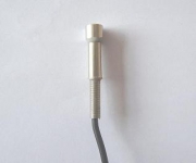 Magnetic suction metal surface temperature sensor